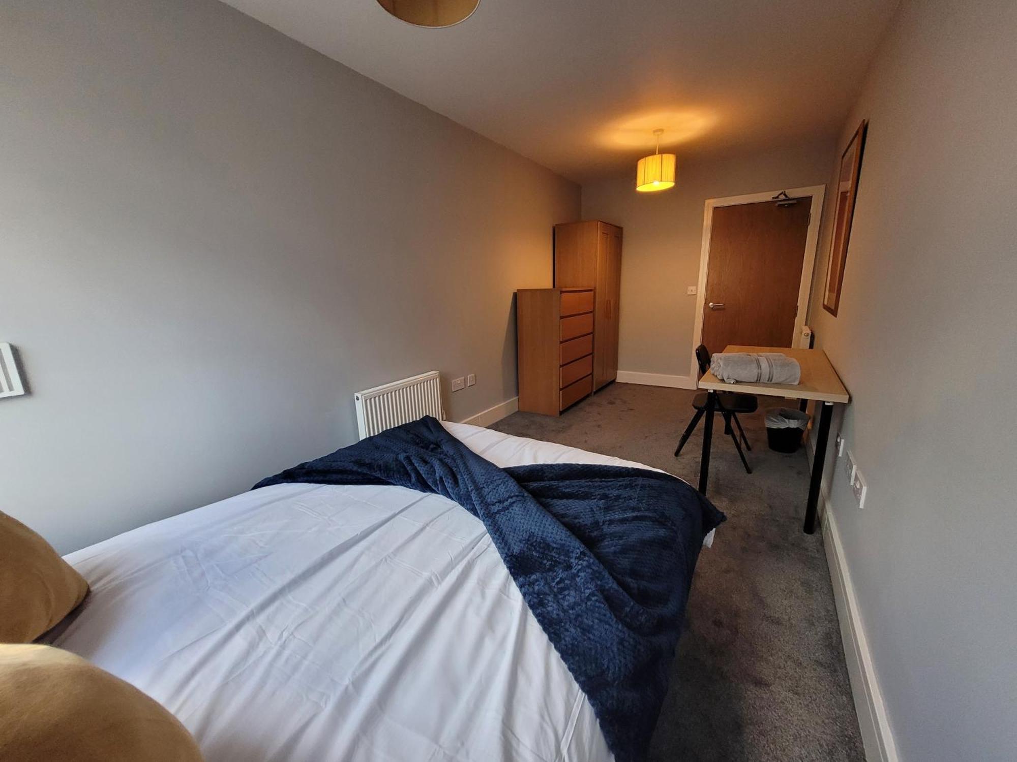 Lesley Court- A Lovely Spacious 2 Bedroom Apartment By Catchpole Stays Челмсфорд Екстериор снимка