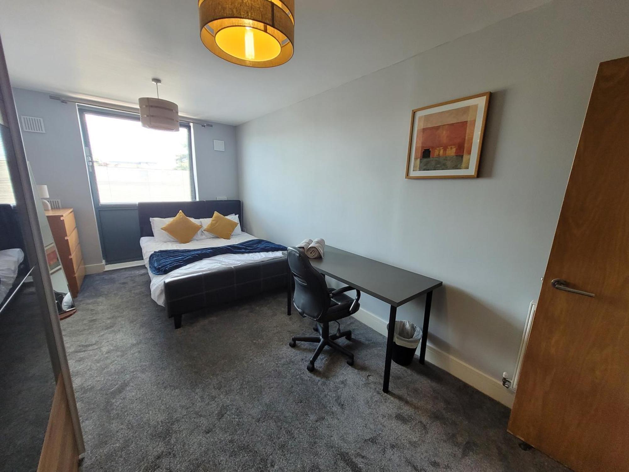 Lesley Court- A Lovely Spacious 2 Bedroom Apartment By Catchpole Stays Челмсфорд Екстериор снимка